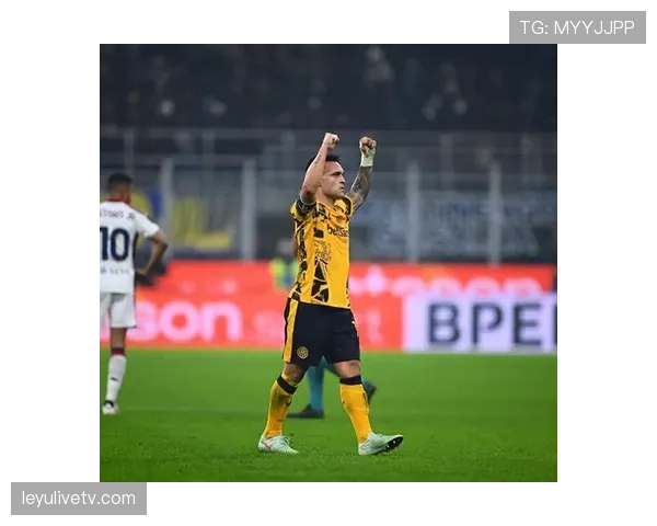 国际米兰2-1客胜热那亚，劳塔罗传射建功助球队登顶意甲。